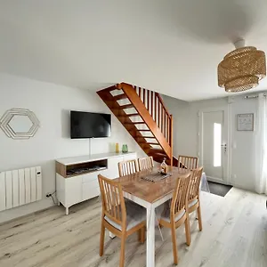  Hébergement de vacances Jolie Maison Bord De France